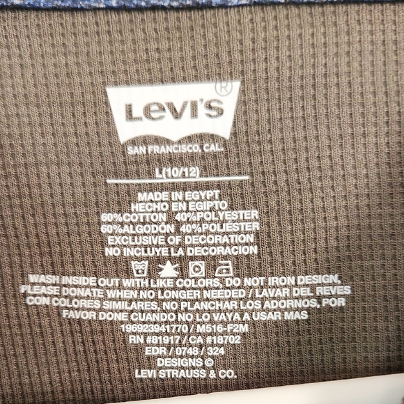 Levi's Green Long Sleeve Tee with Henley Neckline - Picture 2 of 4